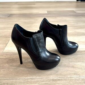 Rock and Republic Blk Leather Platform Booties Sz 7